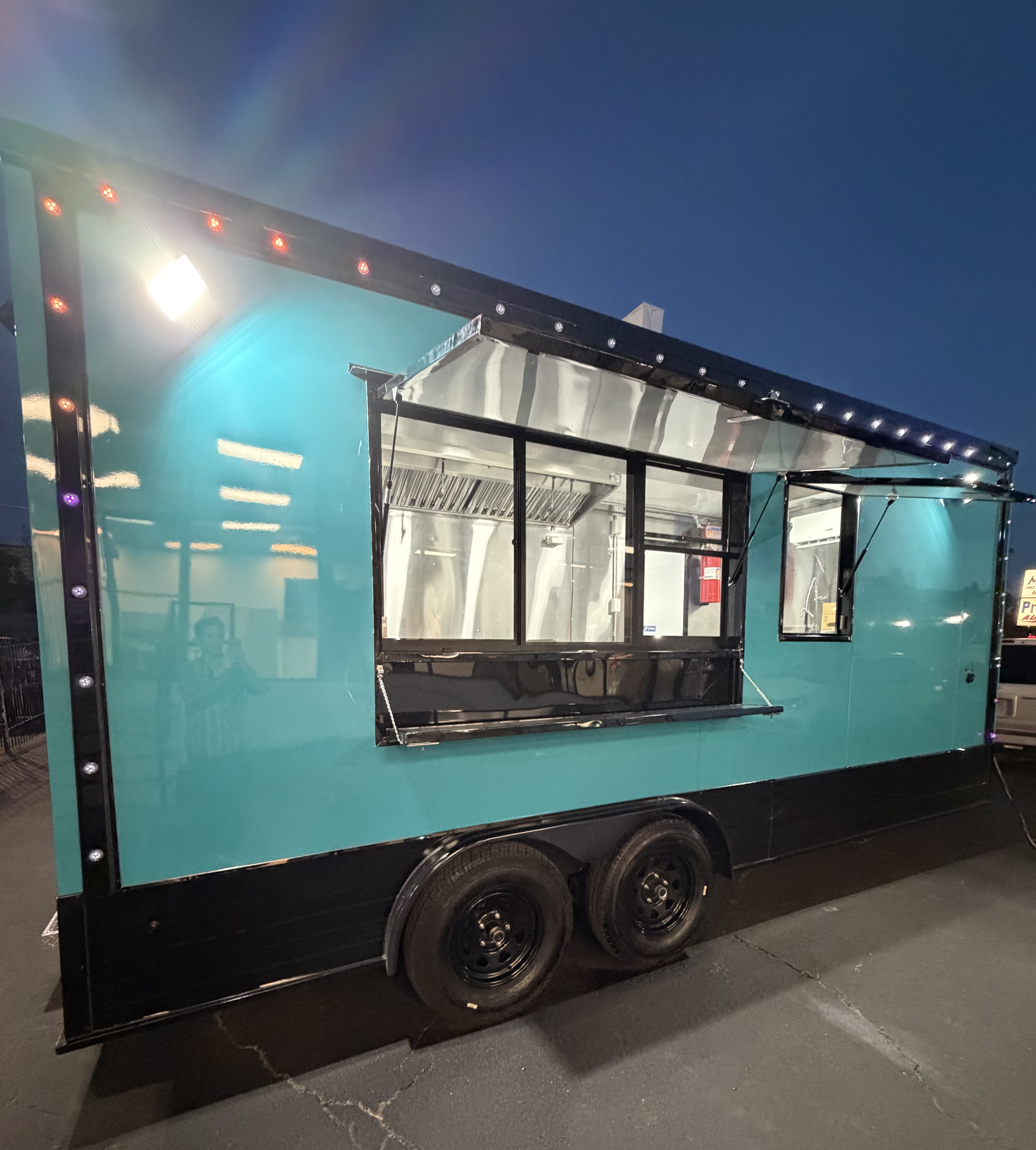 Turquoise 18ft — LED Night Exterior
