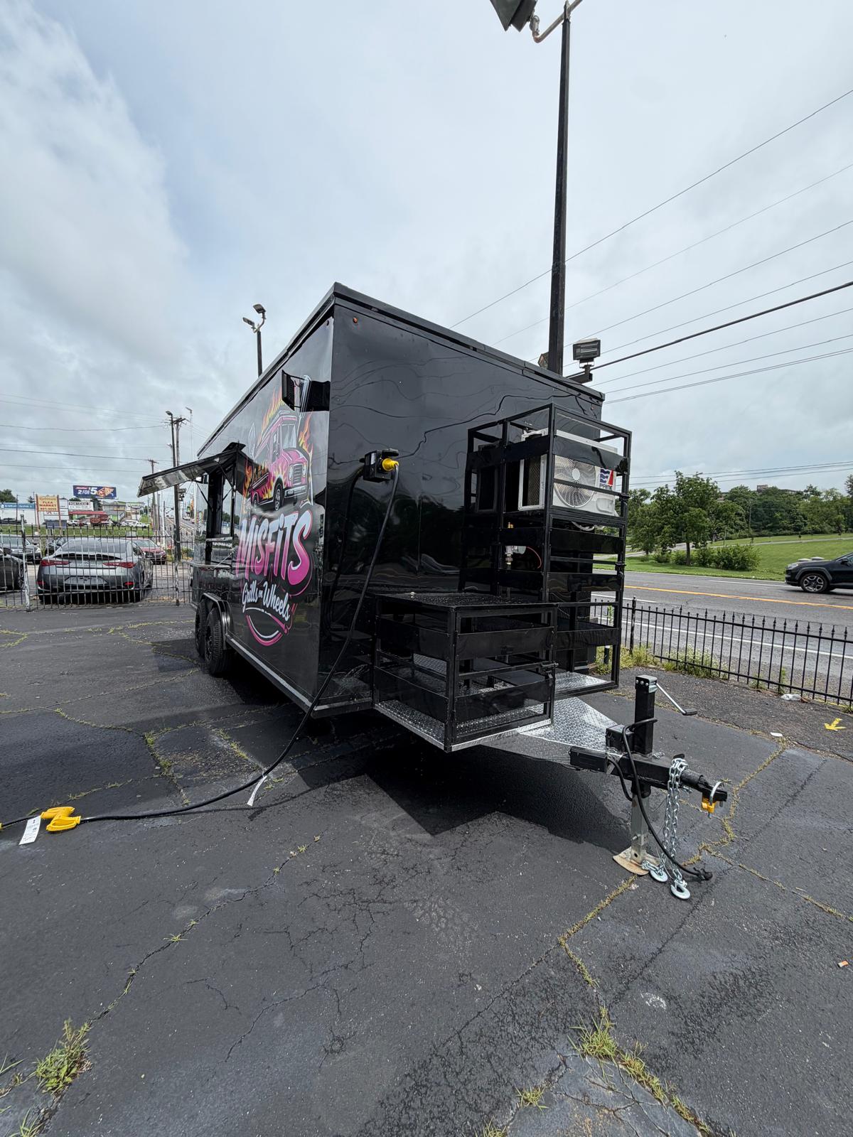 Misfits custom food trailer 18ft photo 4