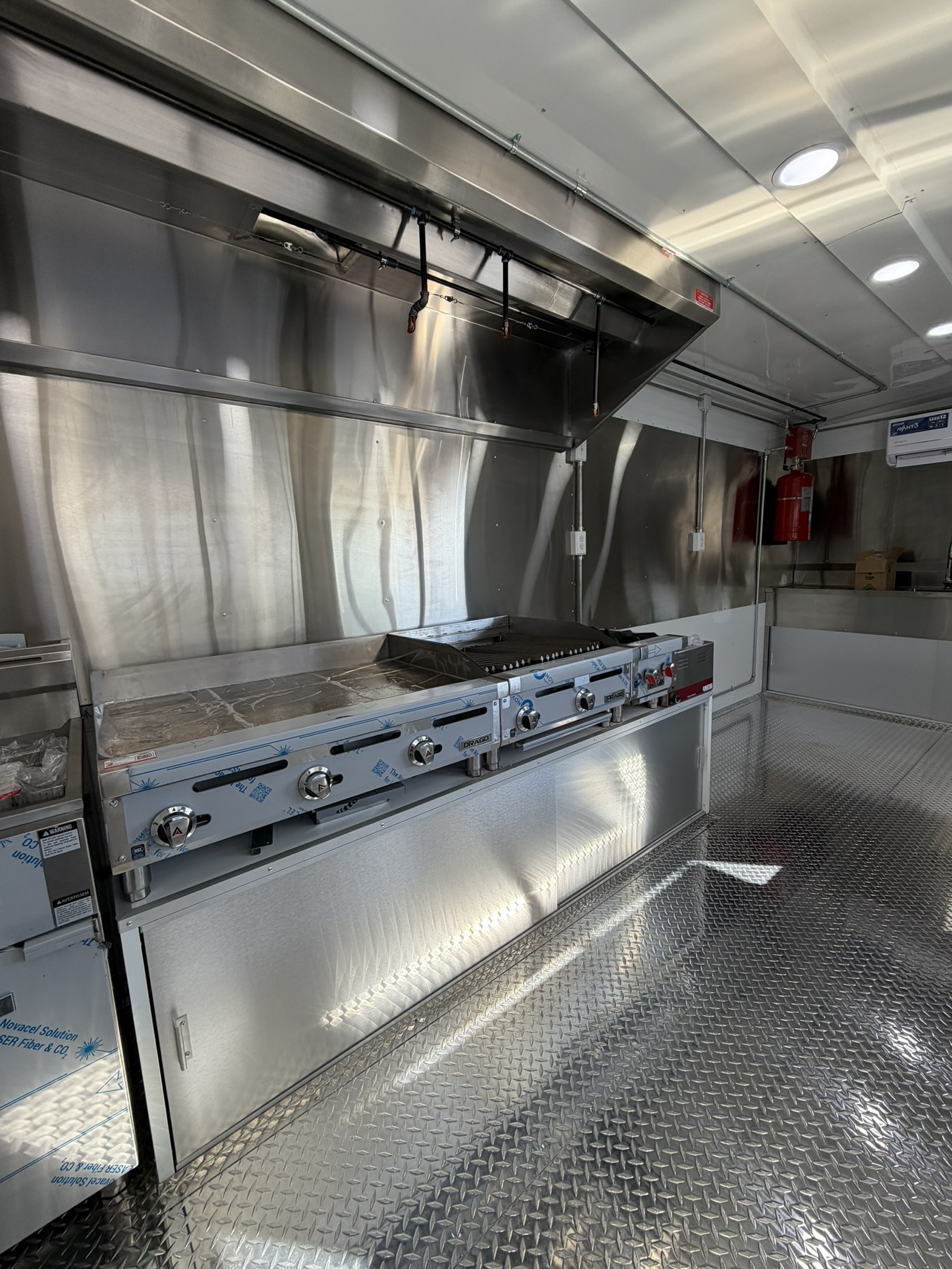 Dog House Manchester custom food trailer photo 10