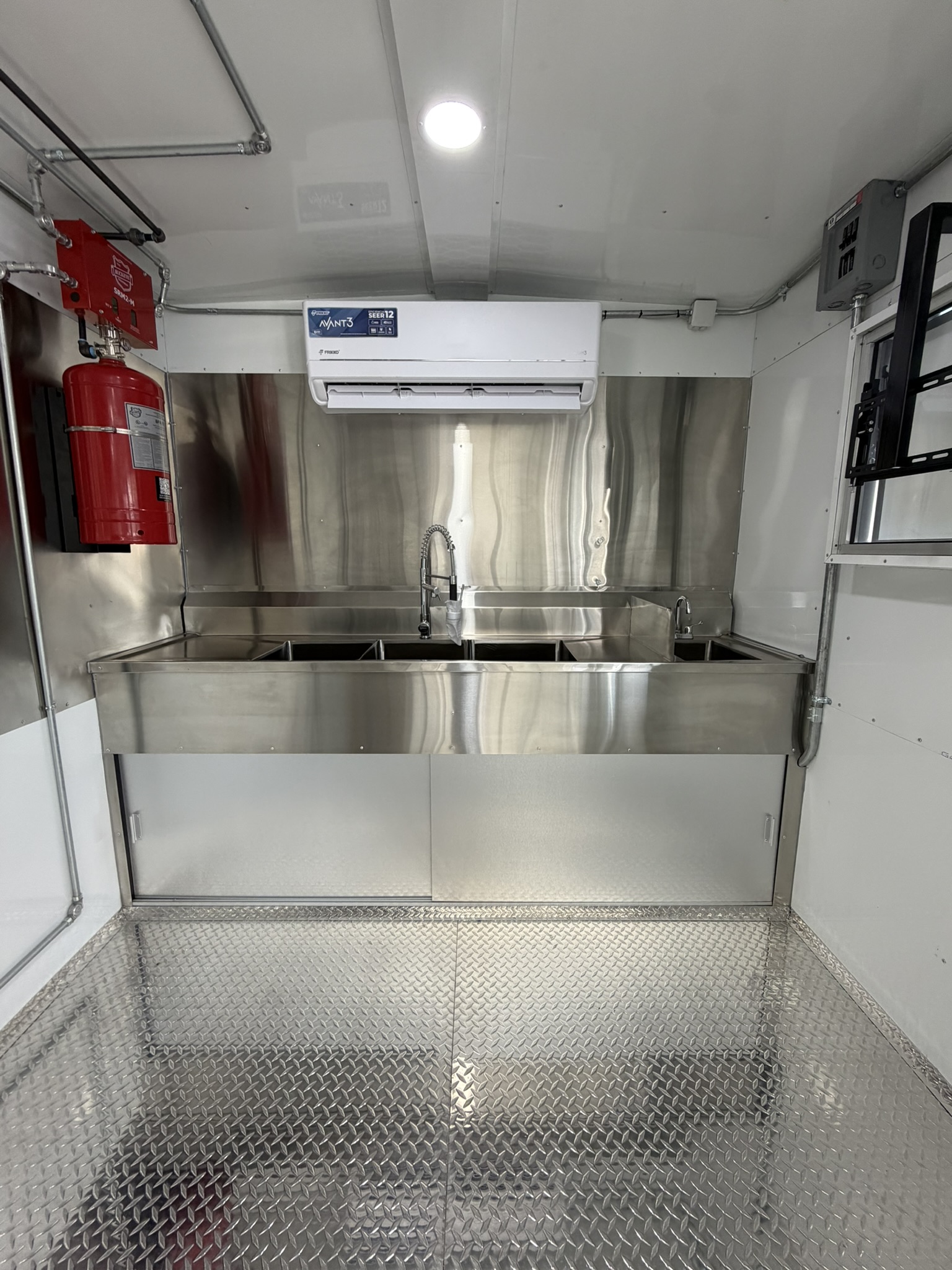 Dog House Manchester custom food trailer photo 11