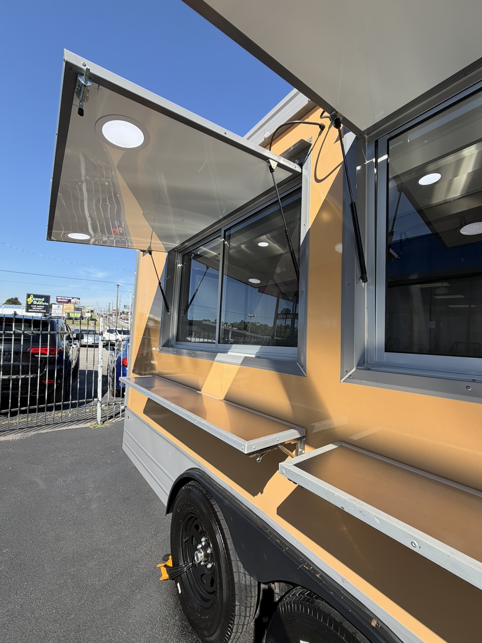 Dog House Manchester custom food trailer photo 22