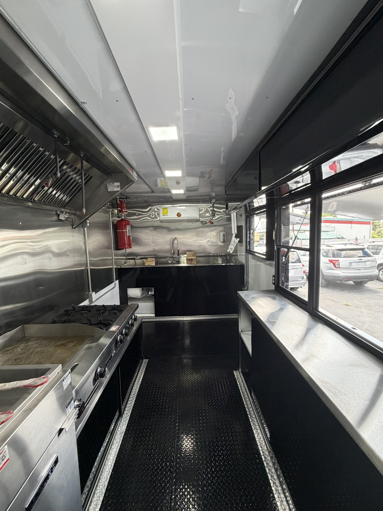 Kingz Crabz custom food trailer photo 1