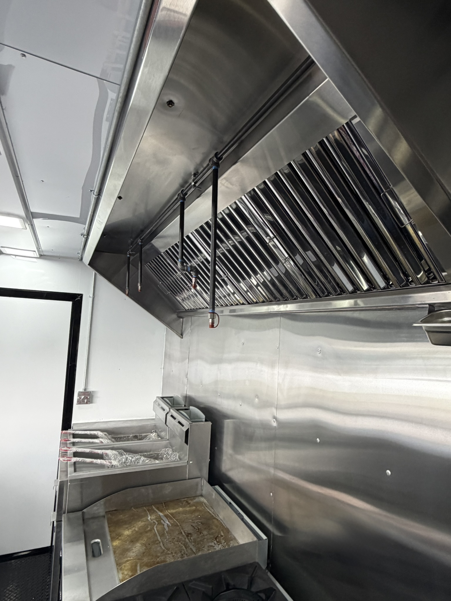 Kingz Crabz custom food trailer photo 12