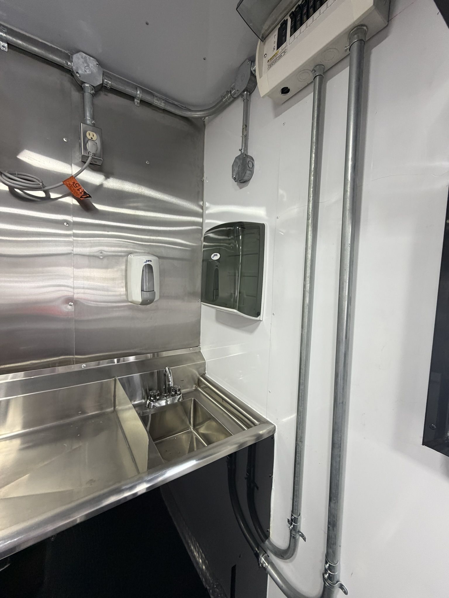 Kingz Crabz custom food trailer photo 16