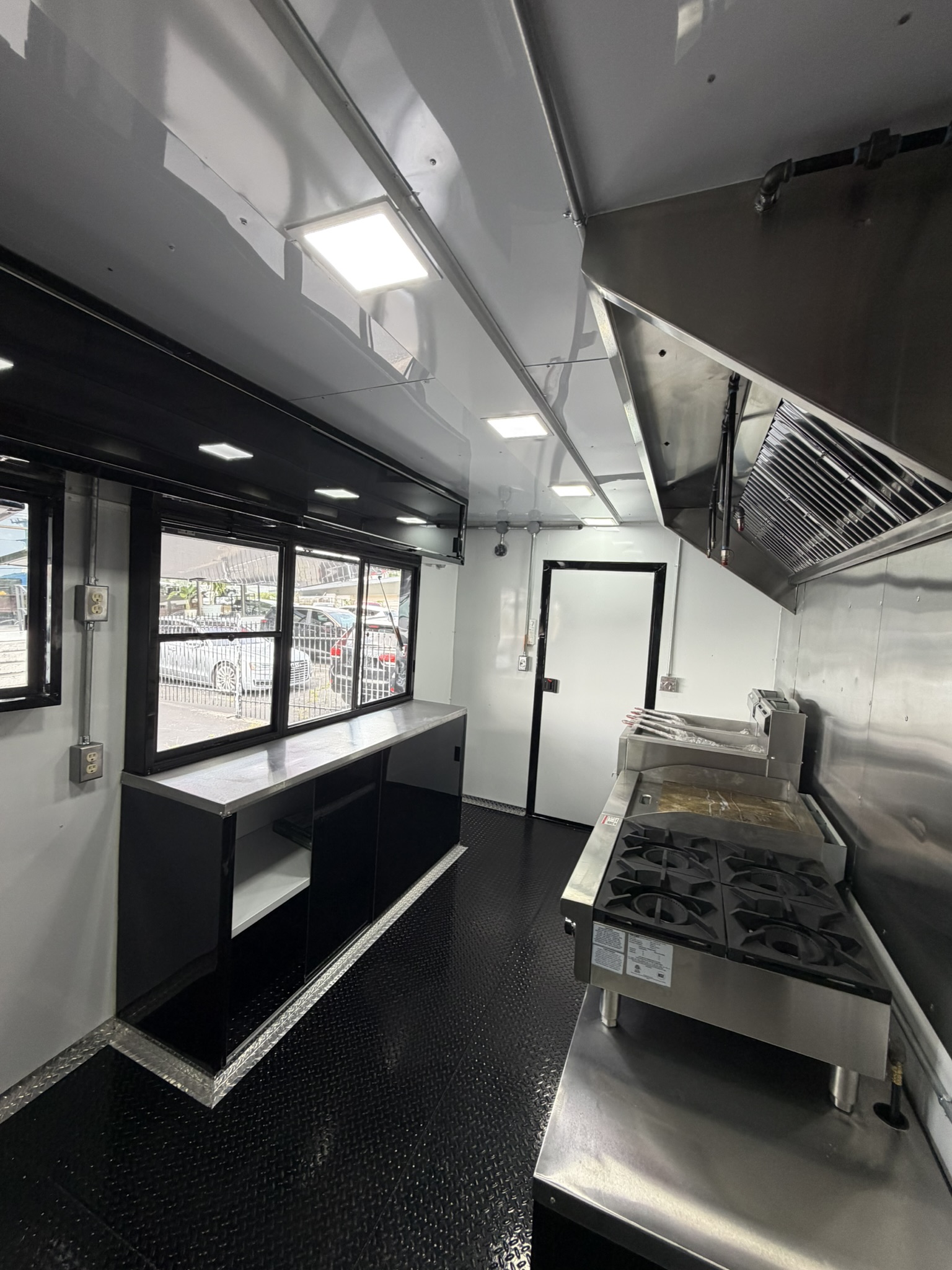 Kingz Crabz custom food trailer photo 19