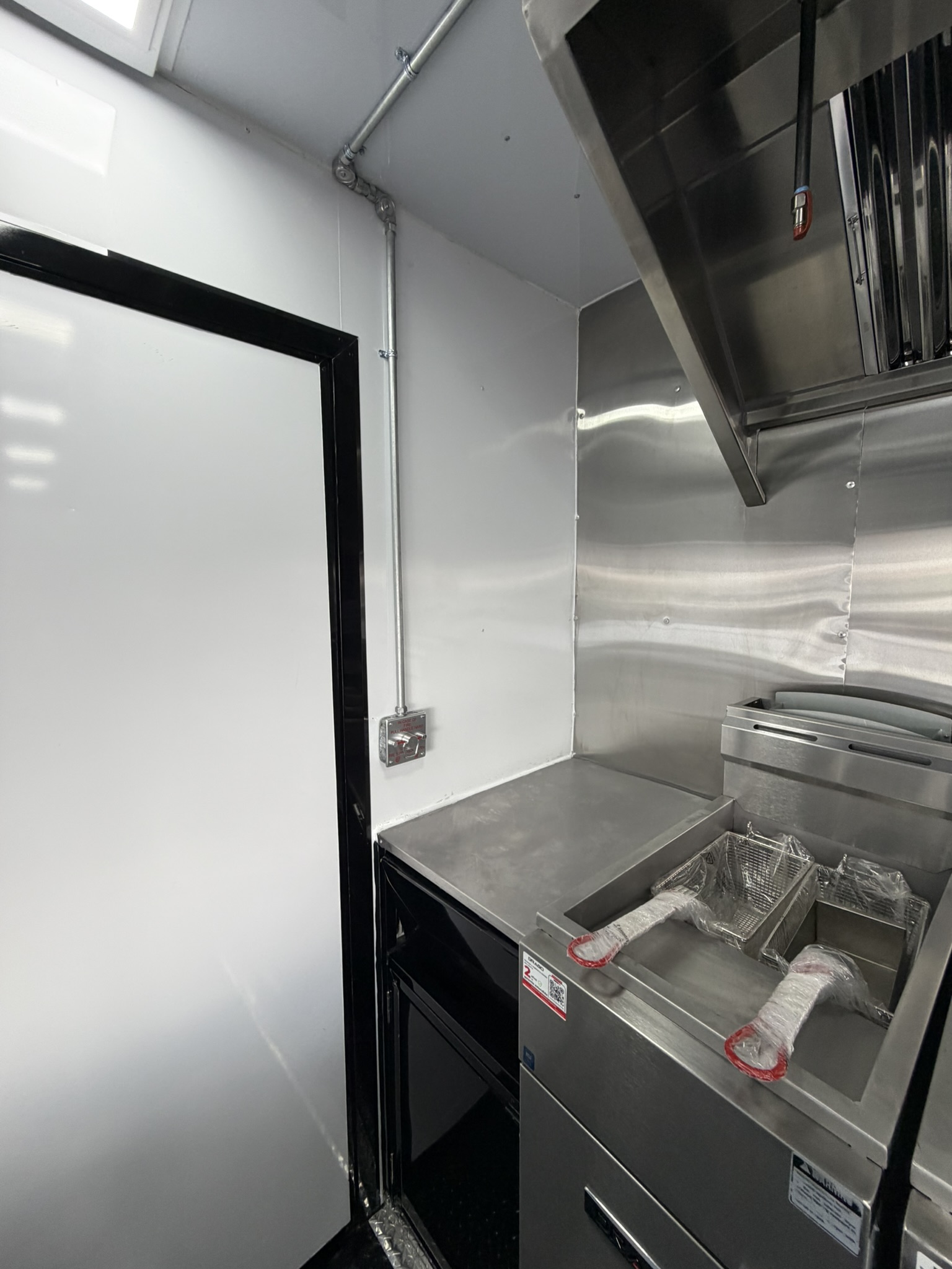 Kingz Crabz custom food trailer photo 21