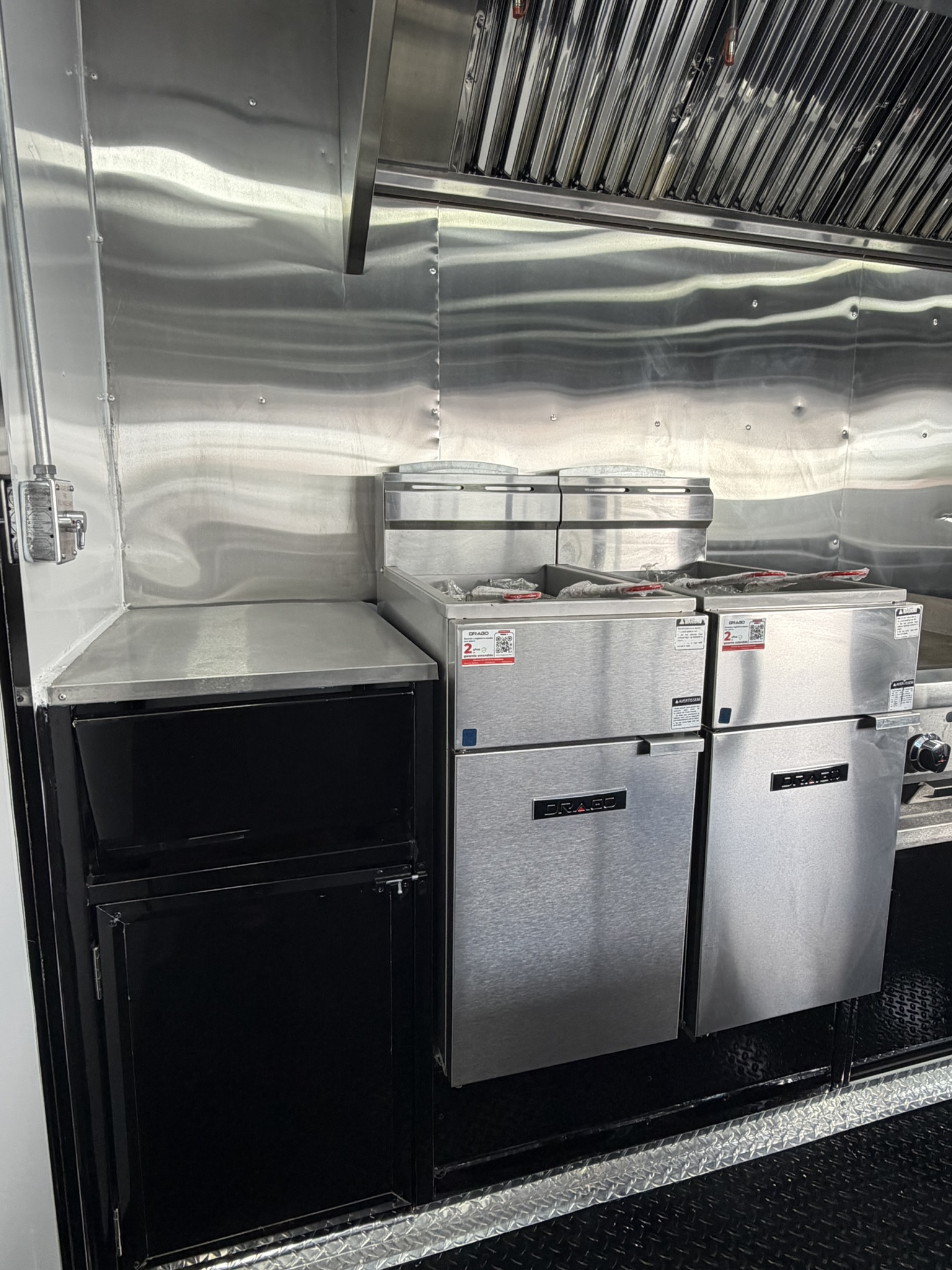 Kingz Crabz custom food trailer photo 8