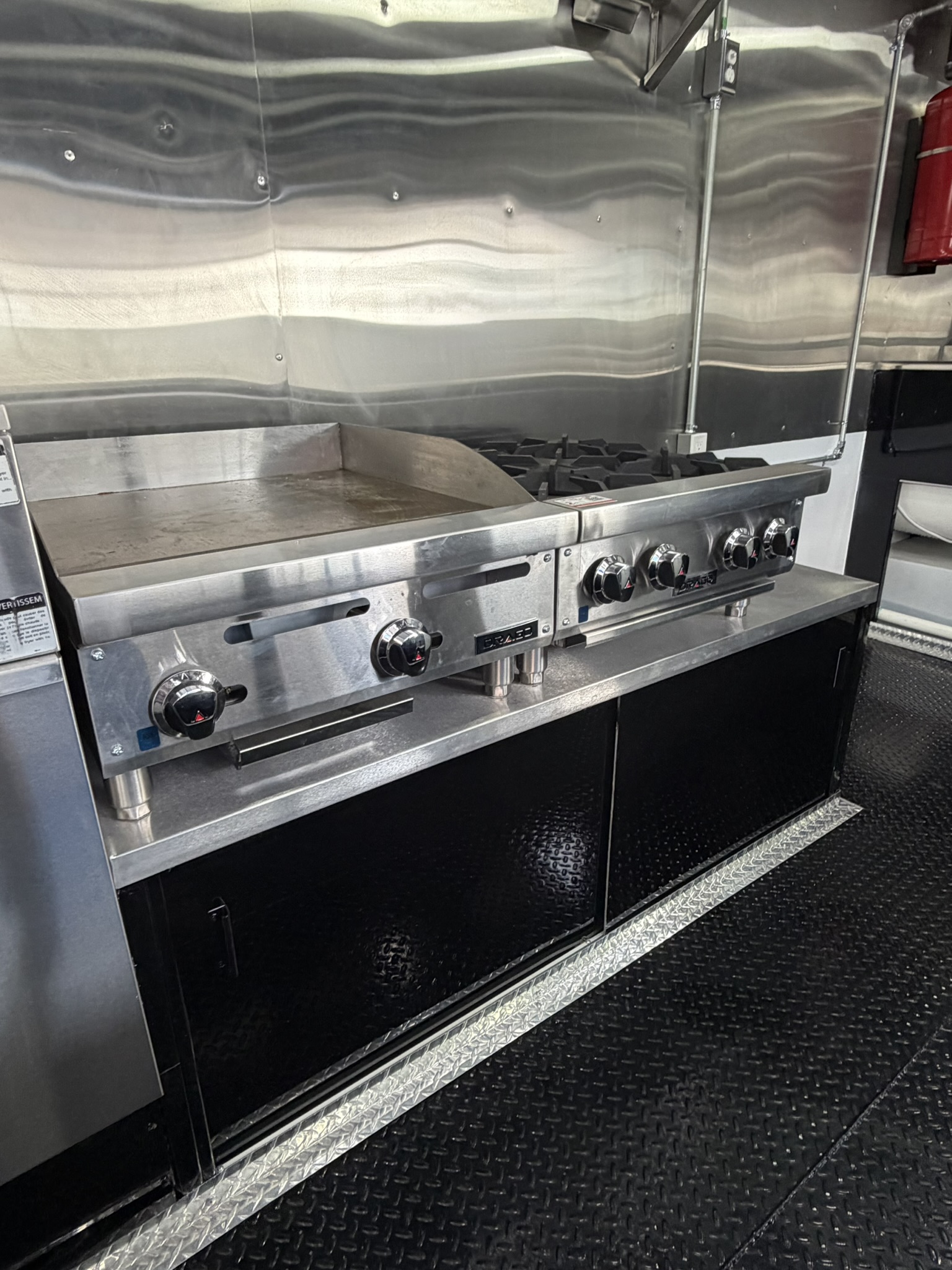 Kingz Crabz custom food trailer photo 9