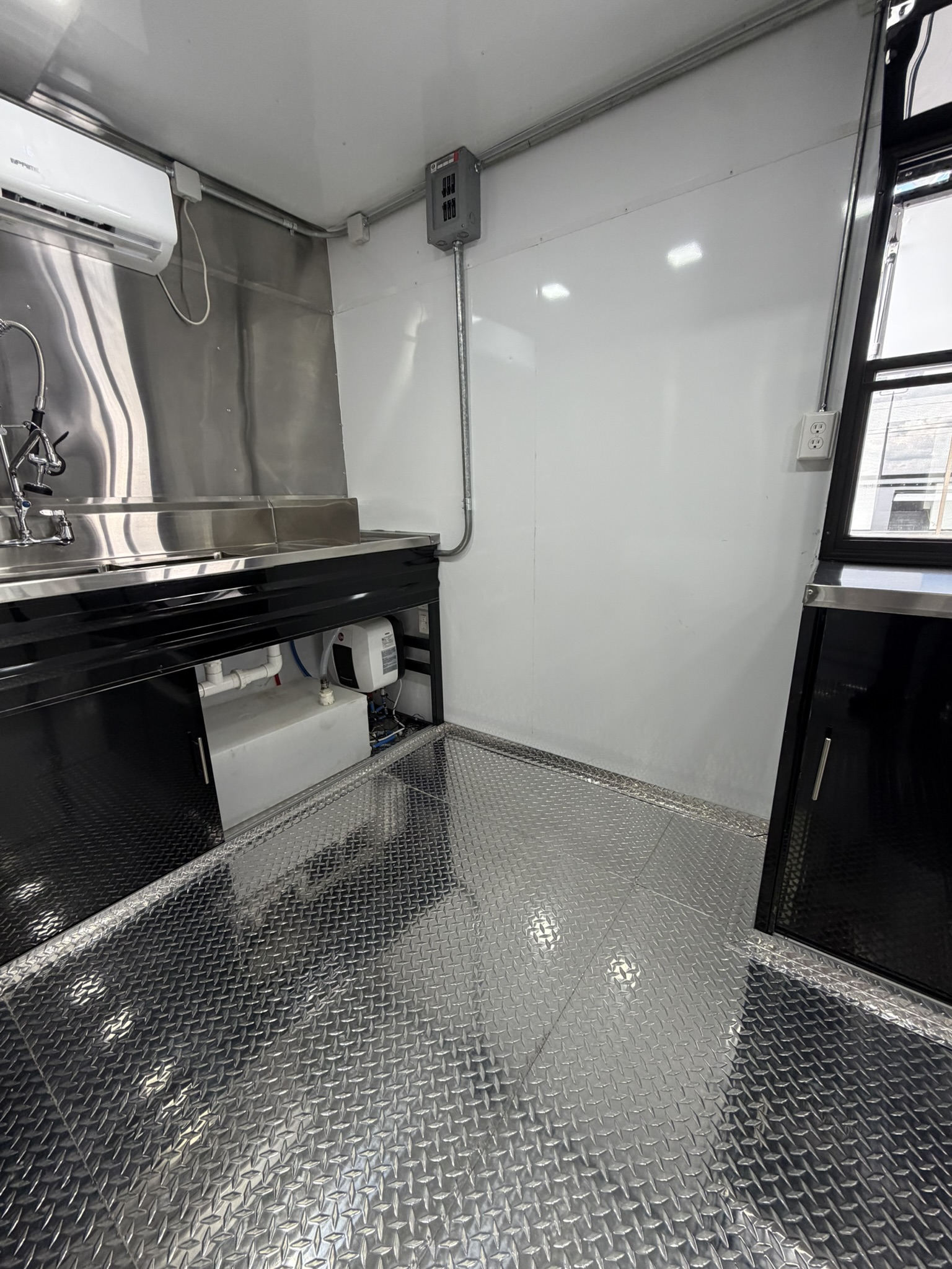BBQ Porch custom food trailer photo 10