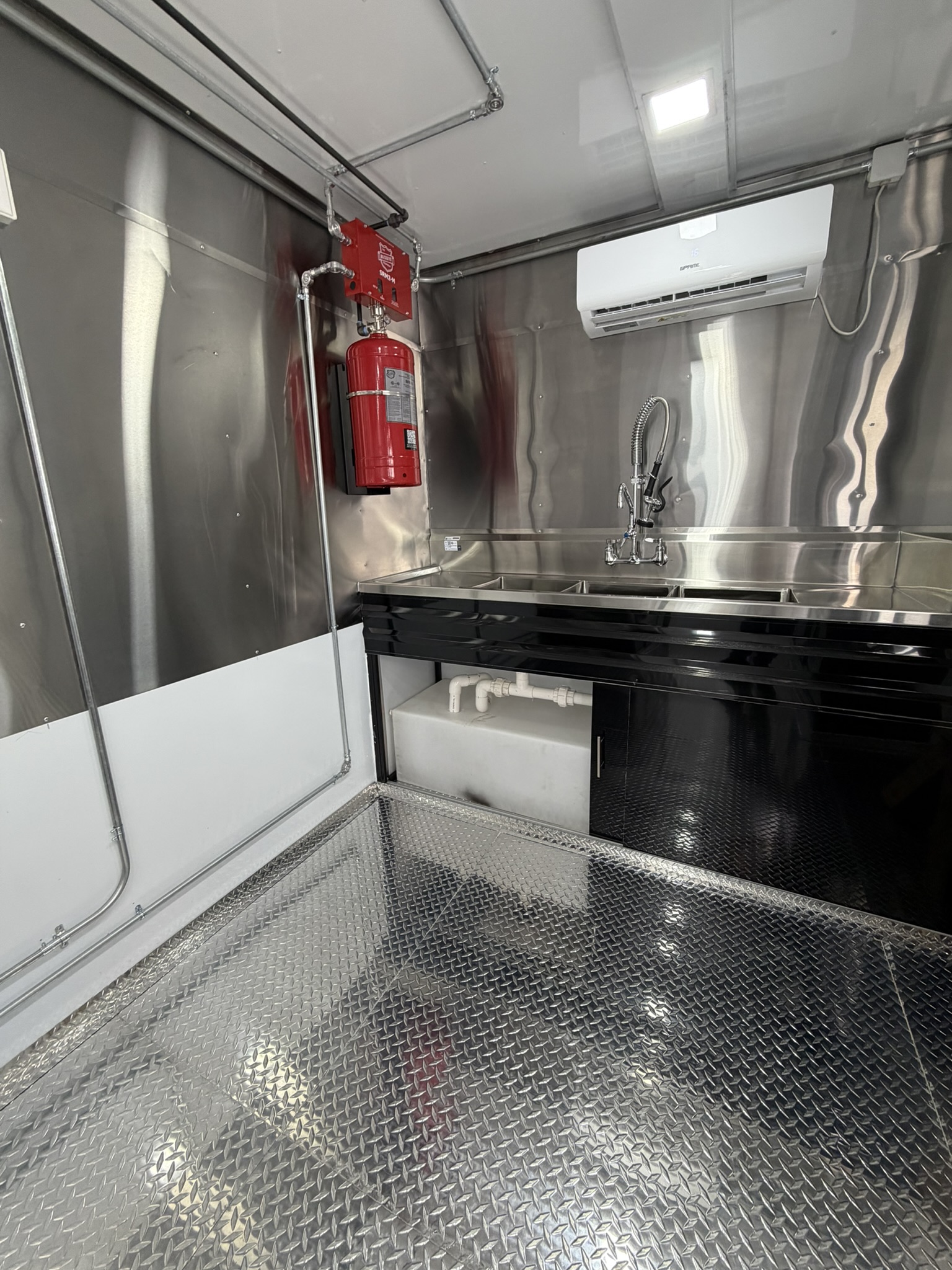 BBQ Porch custom food trailer photo 9